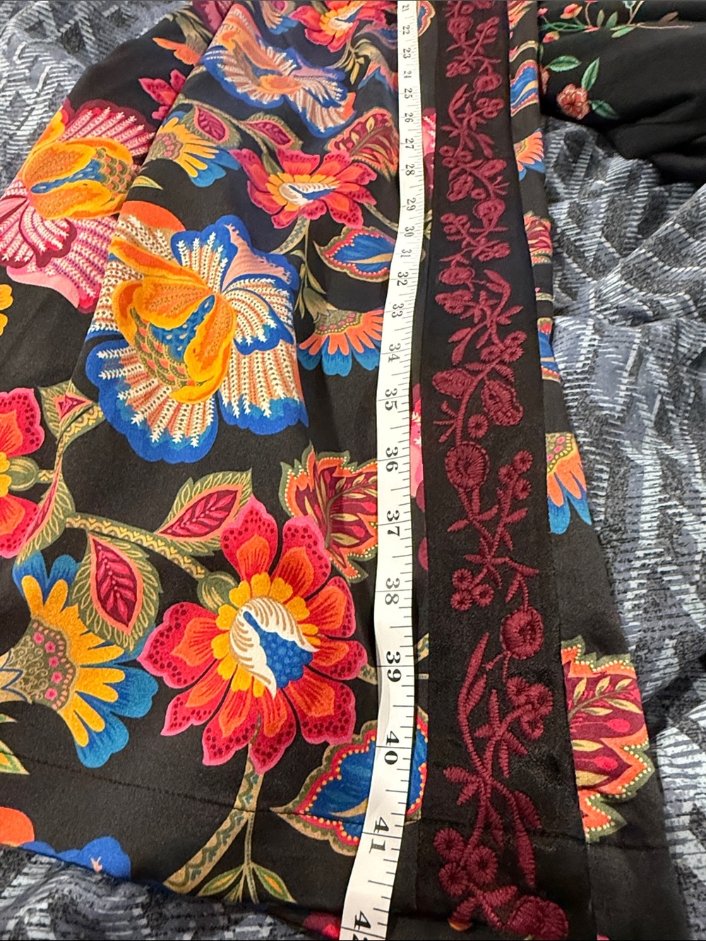 Johnny Was Luxurious Silk Black Floral Pants with Embroidered side Panels - Picture 9 of 13